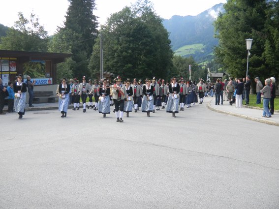 Die BMK Stumm eröffnete das Fest mit dem großen österreichischen Zapfenstreich.