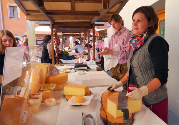 Verschiedene Käse-Sorten konnten erworben werden. (Foto: Madersbacher)