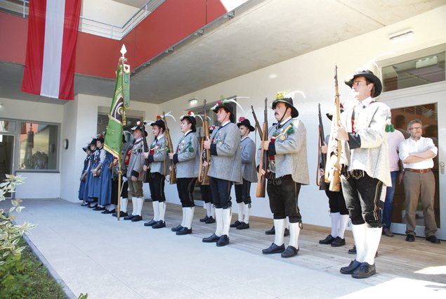 Die Schützenkompanie Brixlegg feuerte zum Festanlass zwei Ehrensalven.