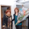 Freunde gratulierten Künsterlin Birgit Riedl (rechts) zur Ausstellungs-Eröffnung.