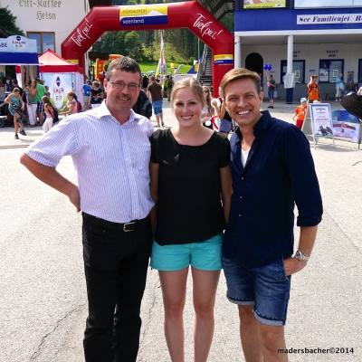 Obmann Adolf Mauracher neben Katharina Margreiter (beide TVB Alpbachtal Seenland) und Nivea-Eventmanager Robert Steiner