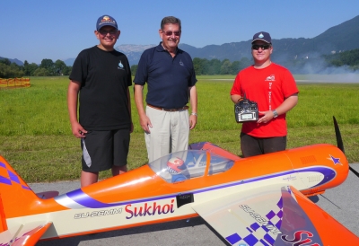 Manuel Rinnerthaler/Götzens (Tiroler Jugendmeister Klasse RC-SF), Ing. Kurt Hasler (Obmann MFC-Wörgl/Kundl), Florian Sporer/Mutters (Tiroler Meister Klasse RC-E7)