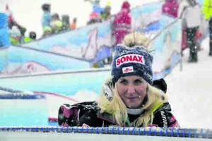 Eva-Maria Brem freut sich über die Goldmedaille bei der WM in Vail/Beaver Creek.