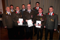 ABI Manfred Einkemmer, Bez FKdt und Lds FKdt Stv Hannes Mayr, Helmut Schmidhammer (Bez.-Verdienstzeichen in SILBER), Bgm DI Martin Götz, Walter Rejhons (Bez.-Verdienstzeichen in SILBER), Kdt-Stv Stefan Hillebrand, Hermann Braunhofer (Bez.-Verdienstzeichen in SILBER), Kdt Peter Winkler