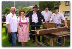 Vorstand vom „Radfelder Oldtimerverein“: Obmann Vize-Bgm Friedrich Fischler mit Gattin Romana, Christoph Sappl, Christian und Rupert Lentner