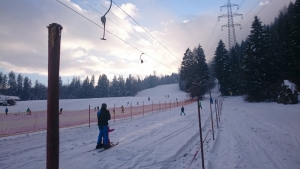 Auf gehts! Am Kramsacher Kinderschilift-Hang haben schon viele das Schi- und Snowboardfahren erlernt.