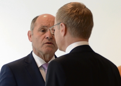 Innenminister Wolfgang Sobotka (ÖVP) verlangt Strafen für Hilfs-Organisationen, die praktisch Schleppern die Arbeit abnehmen. 