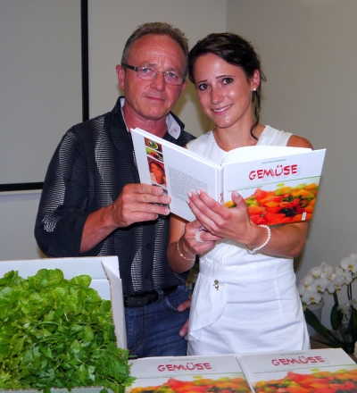 Gründer der Tiroler Gemüsekiste, Ing. Michael Lebesmühlbacher, mit seiner Tochter der Buchautorin Anna Lebesmühlbacher