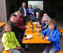 Bürgermeister Bernhard Zisterer, Angelika Gertl und Silvia Auer im Kramsacher Bauhof