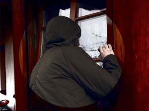 Einbrecher suchen oftmals den Schutz der Dunkelheit. Die Polizei warnt vor Dämmerungs-Einbrüchen in der Zeit von November bis Jänner. Gefährlich sind gekippte Fenster oder Zeichen, die auf Abwesenheit hindeuten.