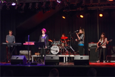 „Crazy Deluxe“ mit Lukas Schreyer (Keyboard), Madeleine Guggenberger (Gesang, Gitarre), Sina Keck (Schlagzeug), Laura Schwarzmann (Violine), Selina Häubler (E-Bass)
