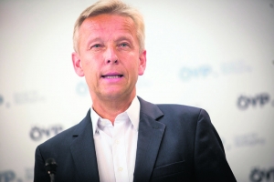 Der Klubobmann der ÖVP im Nationalrat, Dr. Reinhold Lopatka, ließ diesen Sommer mit harten Ansagen in Sachen Ausländer-Arbeitslosigkeit aufhorchen. Er fordert "runter mit der Mindest-Sicherung!"