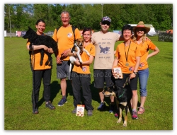 Isabella Barwasny (3. Platz „Kombinierte Rangliste“), Obmann Hans-Peter Widauer, Christine Kleinrubatscher (2. Platz „Jumping Small LK-2“), Obm-Stv Stefan Hinterholzer, Sigrid Kleinrubatscher (3. Platz „Agility Large LK-3“), Prüfungsleiterin Tabitha Hinterholzer