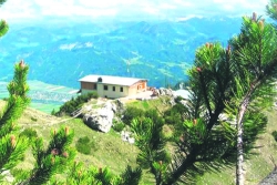 Die BH Kufstein fordert für das öffentliche WC im Berghaus Sonnwendjoch eine Abwasser-Entsorgung. 