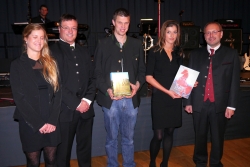 Organisatorin der Jungbürgerfeier Janine Geisler (Jugendausschuss), BM Anton Hoflacher, Jungbürger Reinhard Häusler und Jungbürgerin Nicole Knödl sprachen stellvertretend für alle anwesenden Jungbürger/Jungbürgerinnen die Angelobungsformel, BH-Stv Dr. Herbert Haberl