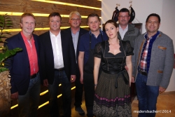 Bgm Rainer Silberberger, Bgm Anton Hoflacher, Obmann TVB-Kundl Andreas Steininger, Pächter vom GH Kundler Klamm Reinhard Klingler mit Gattin Sandra, TVB-Obmann Alpbachtal Adolf Mauracher, TVB-Alpbachtal Geschäftsführer Markus Kofler