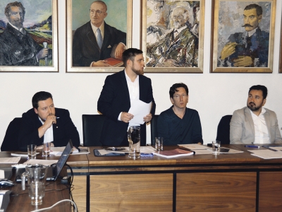 Der Ersatzgemeinderat der FPÖ, Benjamin Kranzl (Mitte) möchte, dass der Schwazer Gemeinderat in Zukunft via Youtube live zu sehen ist.