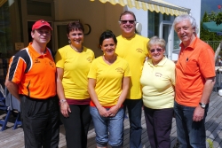 Bernhard-Bani-Reiter (Obm-Stv vom SV-Brixlegg und Sponsor der neuen Markise), Sprengel-GF Gerlinde Wurm, Dipl. Krankenschwester Michaela Demetz, neuer Sprengel-Obmann GR Otto Mühlegger, Ehrenobfrau Elisabeth Sternat, NR BM Josef Auer (Radfeld)