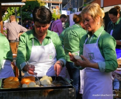 Zillertaler Krapfen und Kiachl bzw. Schmalzbudeln in bester Qualität gab’s am Marktstand der Zimmermooser Bäuerinnen