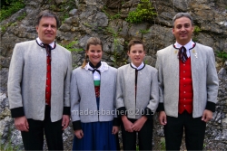 Obmann Ing. Josef Lettenbichler, Neuzugang Anna-Maria Krismer (Horn), Neuzugang Jakob Bischofer (Trompete), Kapellmeister Michael Klieber