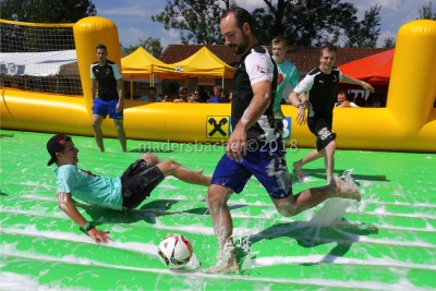 Möchfett-Party 3.0 mit Soap-Soccer-Turnier
