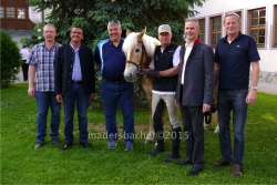 Obm-Stv Gerald Hartl, LA Bgm Ing Alois Margreiter, Präsident der amerik. Haflinger Association Chuck Hendershot, Haflingerstute „Skaja“, Vorreiter Hannes Thaler vom Haflinger Pferdezuchtverein Angerberg, Obm Dr. Georg Bramböck, GF Hannes Bramböck