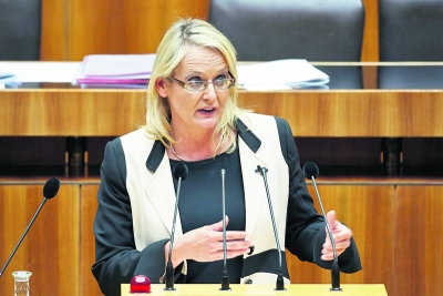 Nationalrats-Abgeordnete Carmen Schimanek (FPÖ) brachte den TBC-Fall Kufstein vor den Nationalrat!