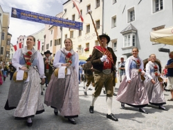 Die BMK Reith im Alpbachtal bei ihrem Einmarsch in Rattenberg.