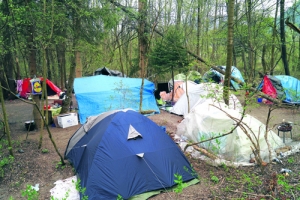 Direkt hinter dem Rastplatz Münster Süd lebten die 38 vorwiegend rumänischen Staatsbürger. (Müll)Camping á la Roma... 
