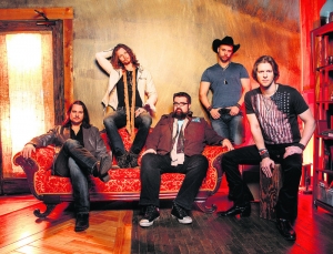 Home Free wurde als Country Vocal Band bei der amerikansichen Castign Show "Sing Off" bekannt.