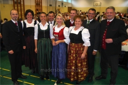 Präsident Landwirtschaftskammer Tirol Ing. Josef Hechenberger, Gebietsbäuerin Elisabeth Haas, LAbg Dr. Bettina Ellinger, Bez-Kammer-Obm Ök.-Rat Johann Gwiggner, LAbg Barbara Schwaighofer, Bgm Hannes Eder, Bez-Bäuerin Margreth Osl, LA Ing. Alois Margreiter, BM DI. Andrä Rupprechter