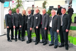 v.l.: BGM Strass Ing. Karl Eberharter, Bezirkslandwirtschaftskammer-Obmann Hannes Partl, LA Kathrin Kaltenhauser, MR-Bezirksobmann DI Hannes Haas, MR-Bezirksgeschäftsführer Ing. Hubert Hotter, MR-Landesgeschäftsführer NR Hermann Gahr, Gründungsobmann Adolf Pfandler und MR-Landesgeschäftsführer Mag. Hannes Ziegler