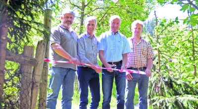V.l.: Franz Molnar, Wolfgang Schonner, Fritz Widmann und Markus Vögele (alle GFK) bei der Wieder-Eröffnung des Seen-Rundwanderweges. 