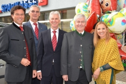 Zu Besuch bei Geschäftsstellenleiter Max Stock (ganz links) in der Sparkasse in Mayrhofen: Präsident Siegfried Kirchner, Vorstandsdirektor Harald Wanke, Bürgermeister Günther Fankhauser und Sylvia Hauser (Marketing Sparkasse) (von links)