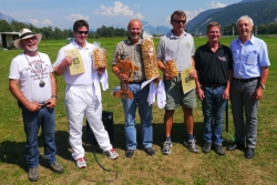 Wettbewerbsleiter Walter Sieber, Richard Kornmeier (Deutschland) Platz 2, Igor Burger (Slowakei) Platz 1, Alexander Schreck (Slowakei) Platz 3, Franz Oberhuber (Obmann vom MBG-Radfeld), Bgm Josef Auer