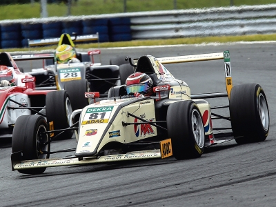 Michael Waldherr vom Neuhauser Racing Team kann sich über den 14. Gesamtrang in der ADAC Formel 4 freuen.