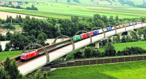 Die Züge der Rollenden Landstraße (ROLA) haben auf der Brennerroute im vergangenen Jahr 154.860 LKW befördert.