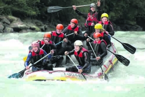 Vor allem junge Touristen stehen auf Rafting. Doch wenn Sanna und Inn mit Kraftwerken verbaut werden, entfällt ein Großteil der Möglichkeiten in Tirol.