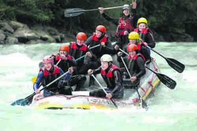 Vor allem junge Touristen stehen auf Rafting. Doch wenn Sanna und Inn mit Kraftwerken verbaut werden, entfällt ein Großteil der Möglichkeiten in Tirol.
