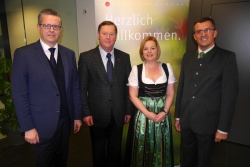 Neuer ÖVP-Kundl Obmann Mag. Alexander Lindner, Alt-Obmann der ÖVP Kundl und Alt-Bgm Heinrich Fuchs, ÖVP-Bez-Obfrau Mag. Barbara Trapl, LA Bgm Ing. Alois Margreiter