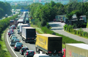 Die Idee, Güter wie Schrott und Müll nicht mehr über die Autobahn zu lassen, werde mit dem neuen Sektoralen Fahrverbot nicht umgesetzt, heißt es von der Opposition.