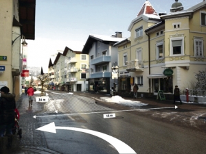 Auf dem gewonnenen Abschnitt zwischen der Fritz-Atzl- (links) und der Peter-Anich-Straße (rechts) soll ein Stadtplatz entstehen.