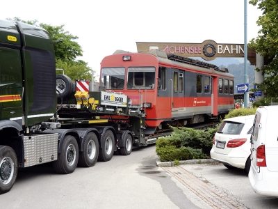 In Zukunft soll dieser Triebwagen auf der Strecke Jenbach – Eben fahren. Die Fahrt soll dann etwa 8 Minuten dauern.