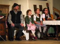 Besinnlicher Weihnachtsabend im Volkstheater Brixlegg