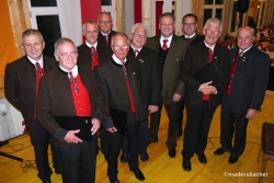 Die Ausgezeichneten für langjährige Mitgliedschaft beim Männerchor Brandenberg (BU nicht chronologisch): Auer Hugo (44 Jahre), Arzberger Hubert (38 Jahre), Auer Josef (37 Jahre), Schwarz Reinhard (30 Jahre), Wieser Gerhard (30 Jahre), Rupprechter Johann (25 Jahre). Gratuliert haben Landes-Obmann des Tiroler Sängerbundes Manfred Duringer (1.v.r.), Bundesminister Andrä Rupprechter (4.v.r.), Bgm Hannes Neuhauser (3.v.r.) und Chorleiter Neuhauser Engelbert (1.v.l.).