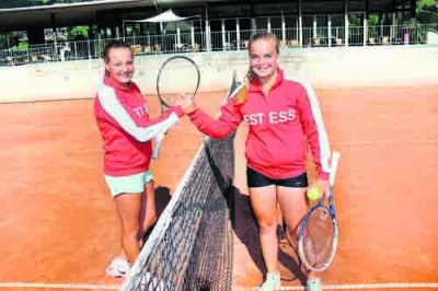 Nina und Franziska Hotter, zwei Tennistalente aus Fügen.