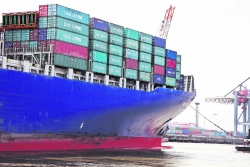 Waren im Wert von 14 Milliarden US-Dollar verrotten derzeit auf den Schiffen der bankrotten Reederei Hanjin.