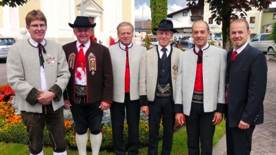 Reinhard Peer (Obm Brauchtumsgruppe „D’ Reitherkogler“), Hubert Kolb (Lds-Obm-Stv und Bez-Obm Tiroler Trachtenverband), Bgm Johann Thaler, Oswald Gredler (Lds-Obm Tiroler Trachtenverband), Andreas Vorhofer (Obm Kirchen- und Heimatchor Reith), Ing. Josef Hechenbichler (Präsident der Landwirtschaftskammer)