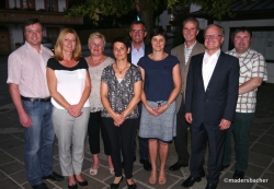 Bgm Anton Hoflacher, neue Pflegedienstleiterin ab 2015 Maria Hoflacher, Kassierin GR Wilma Kurz, Obm-Stv Marlene Dessl, LA Bgm Ing. Alois Margreiter, GF Mag. Sabine Eder-Unterrainer, Sprengelarzt Dr. Georg Bramböck, Obmann Mag. Bernhard Sigl, Schriftführer Peter Hohlrieder