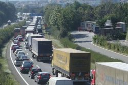 Der Verkehr ist einer der Hauptverursacher von Luft-Schadstoffen. Besonders schädlich sind laut VCÖ Diesel-Abgase.